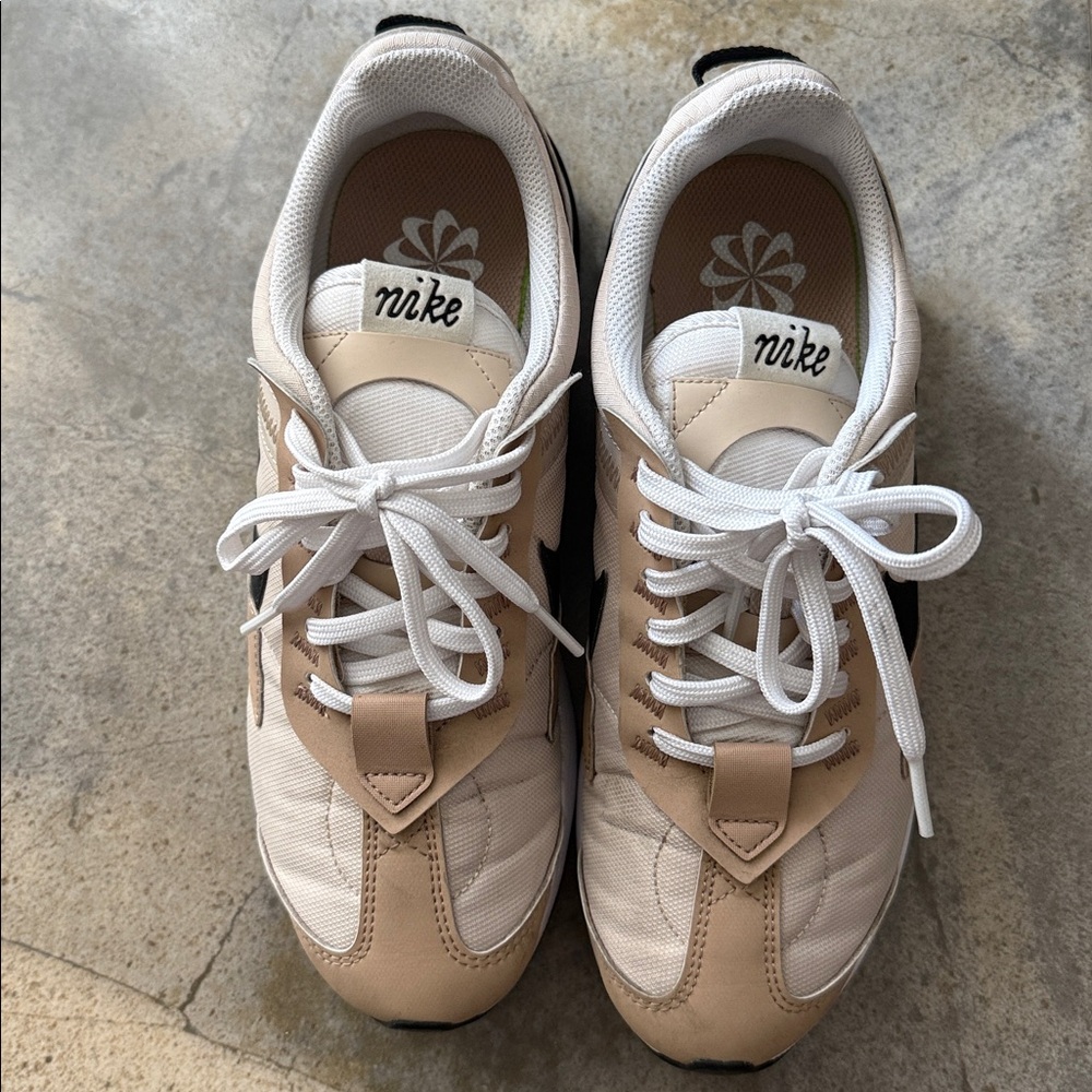 Nike Air Max Pre-Day Beige Women’s Size 8 Pre-owned